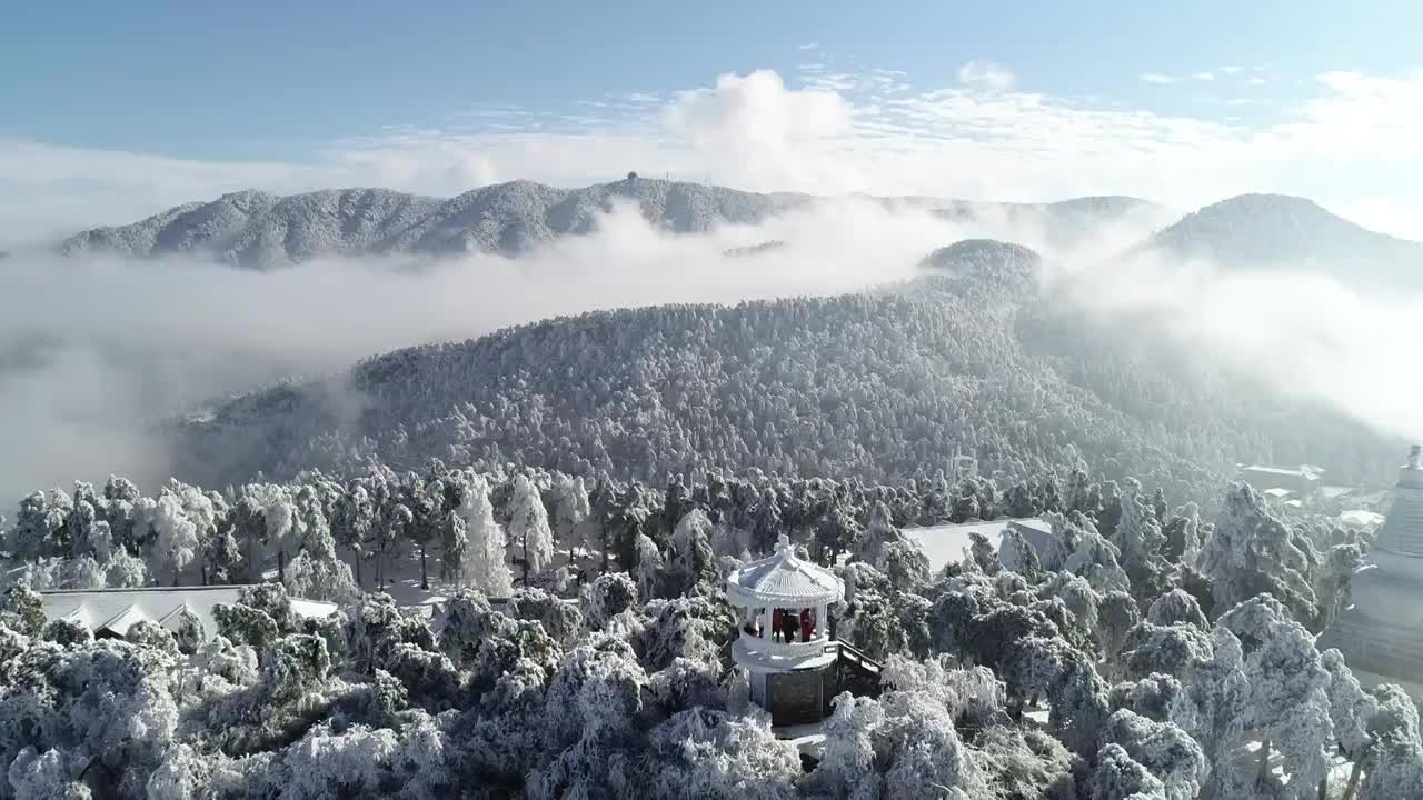 透过云层看世界视频下载