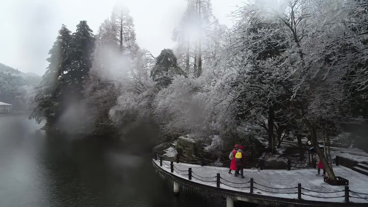 透过云层看世界视频素材