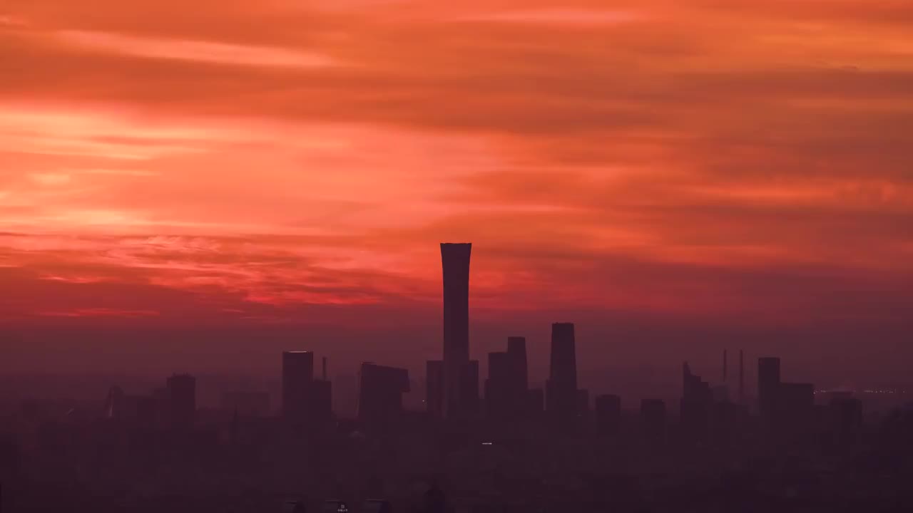 西山远眺京城地平线油画般的朝霞视频素材