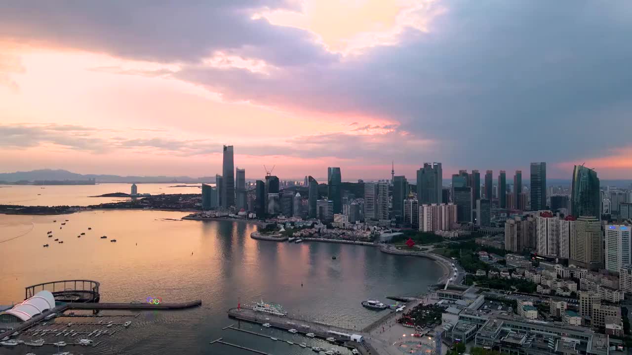 航拍青岛浮山湾和黄昏日落视频素材