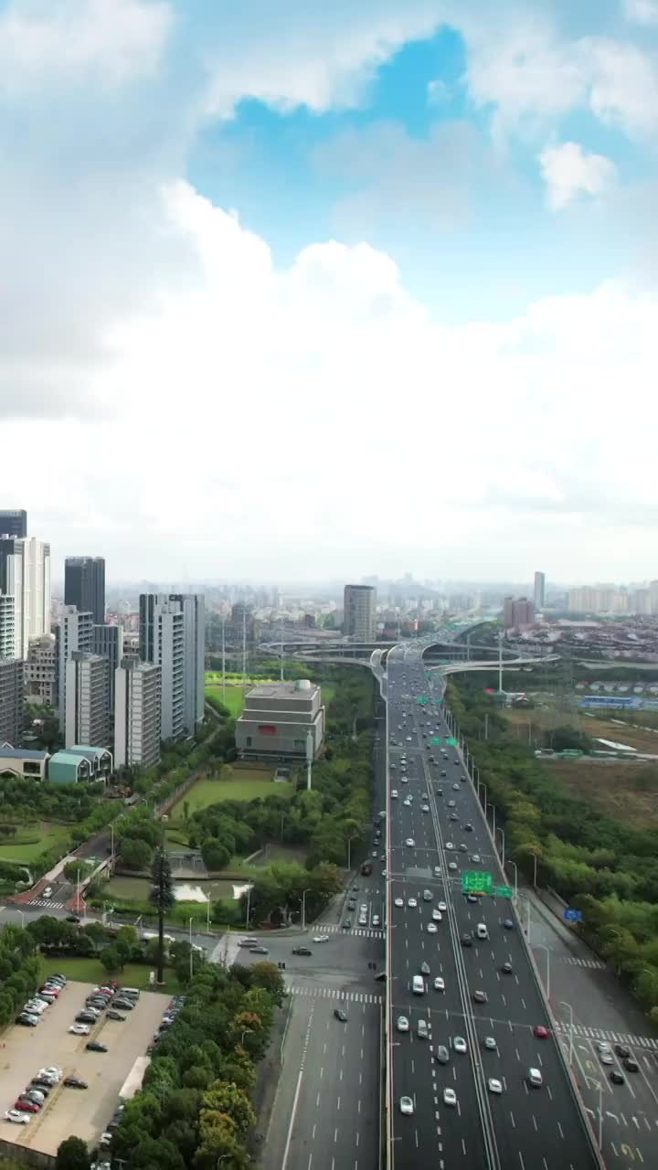 上海市国际传媒港与东方体育中心城市环境视频素材