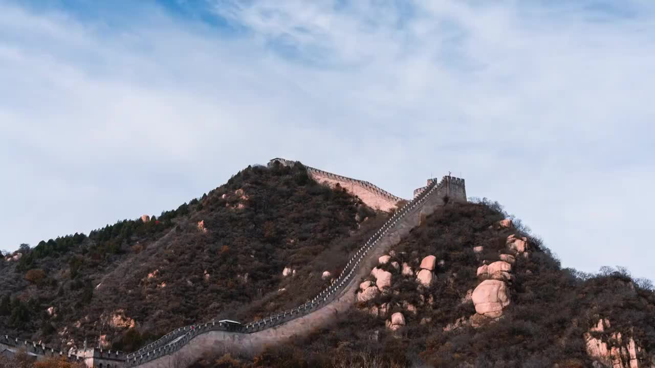 晴朗天空下北京水关长城视频素材