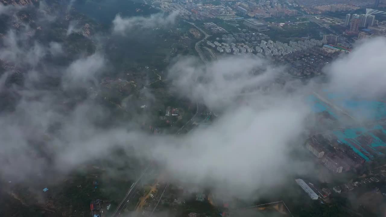 飞阅泰山，穿云航拍视频素材