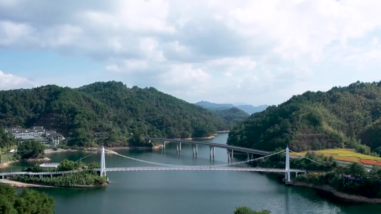 航拍中国浙江杭州千岛湖骑行大桥视频素材