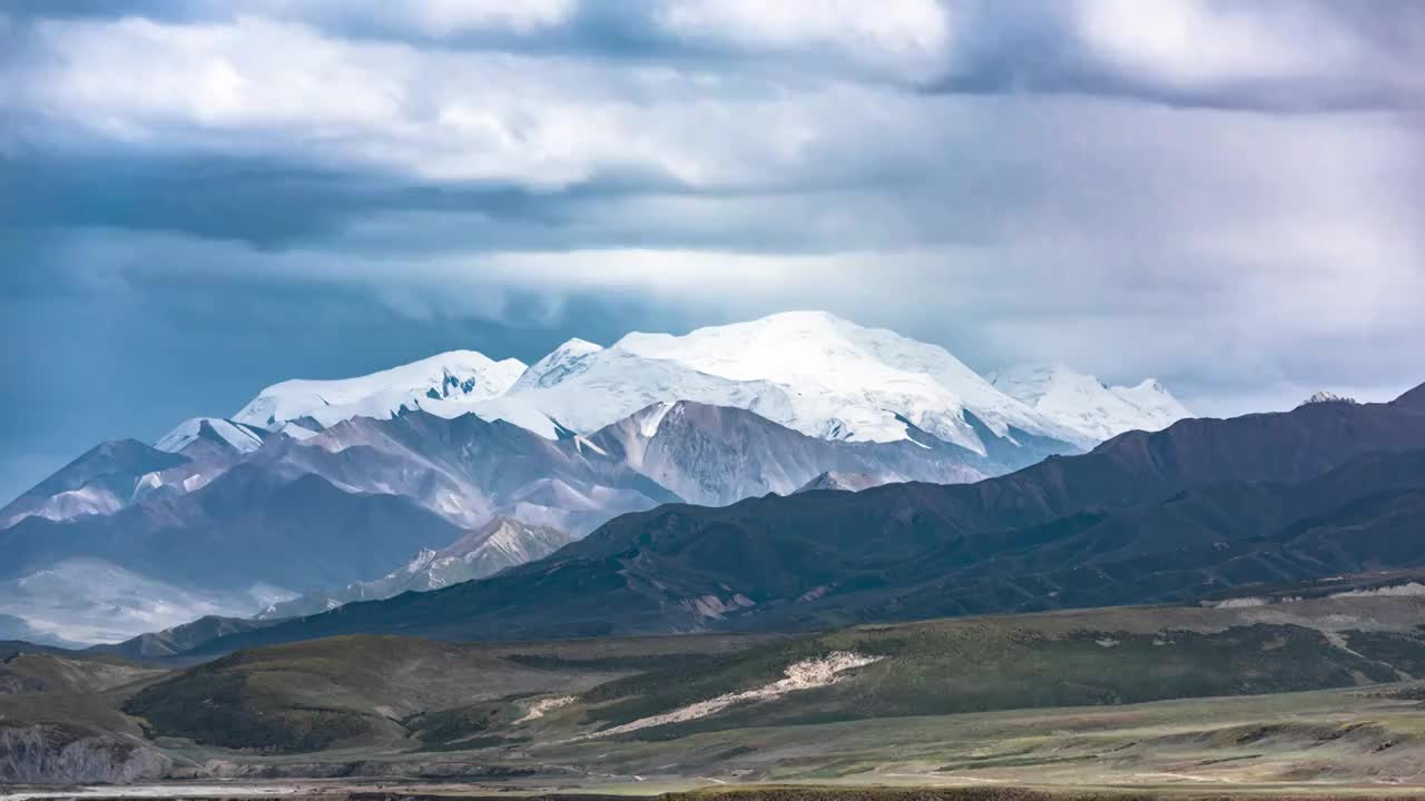 青海果洛州玛沁县阿尼玛卿雪山视频素材