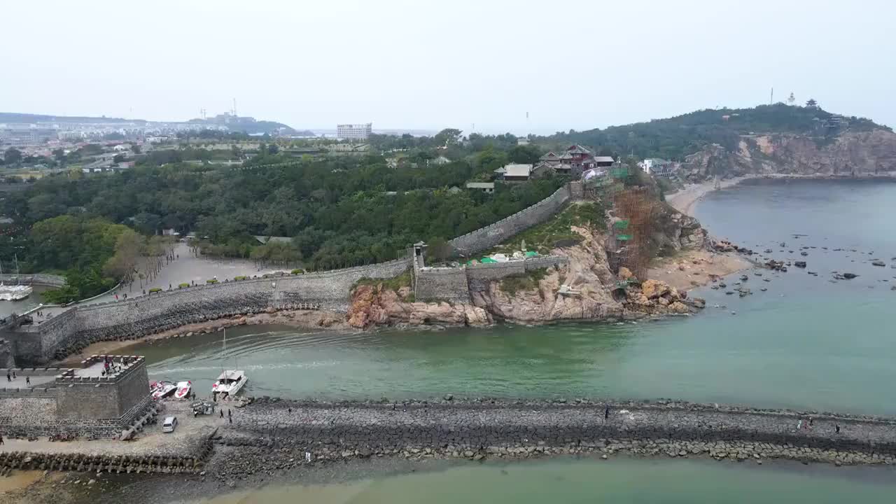 航拍山东蓬莱城市海岸线古建筑视频素材