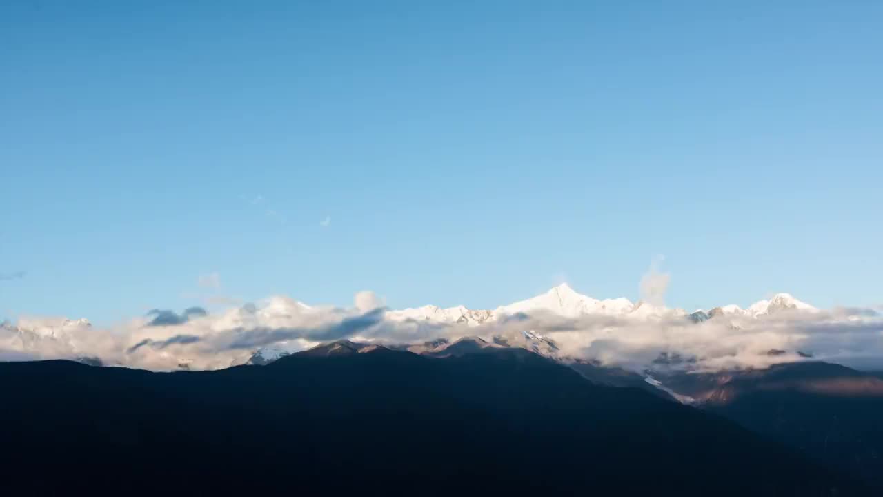 中国云南迪庆藏族自治州德钦县梅日出视频素材