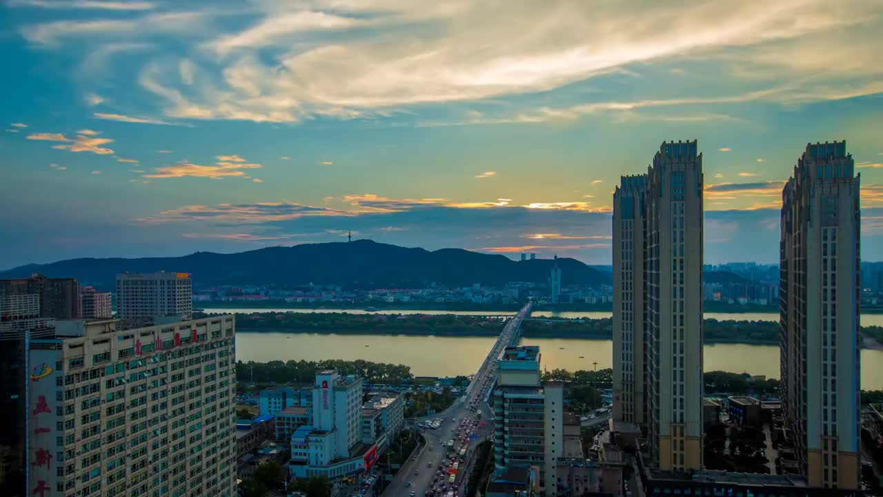 长沙市湘江与岳麓山远景夕阳日落延时摄影视频素材