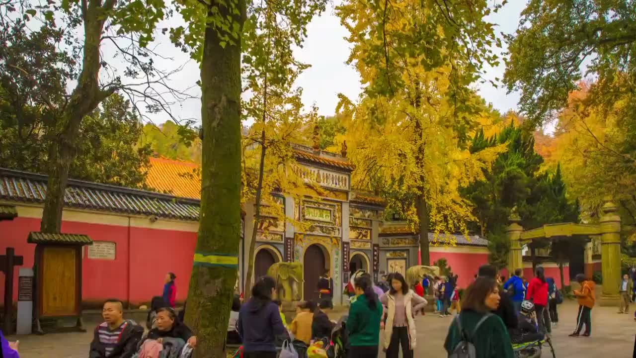 长沙市岳麓山麓山寺秋景夕阳大范围移动延时摄影视频素材