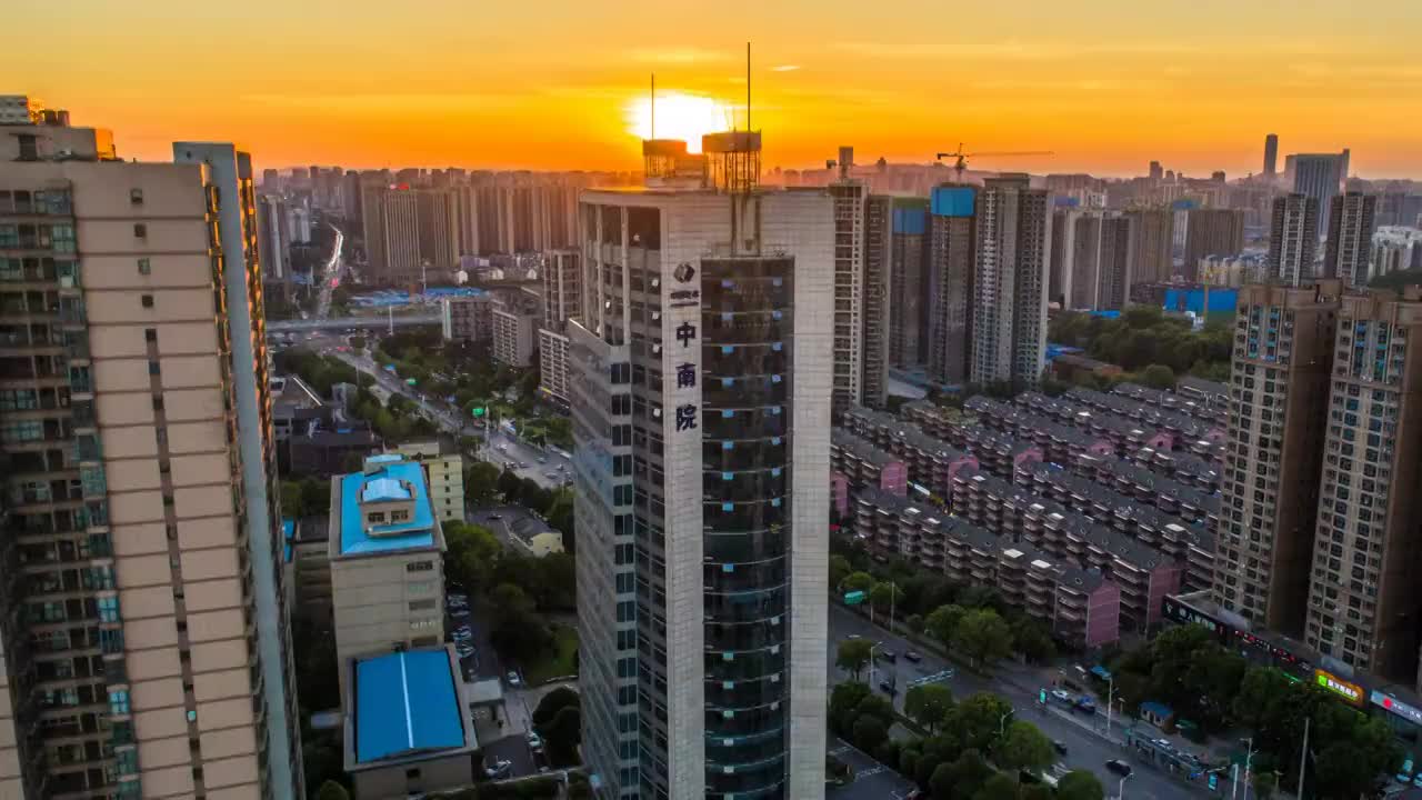 长沙市城南香樟路晚霞夕阳航拍延时摄影视频素材