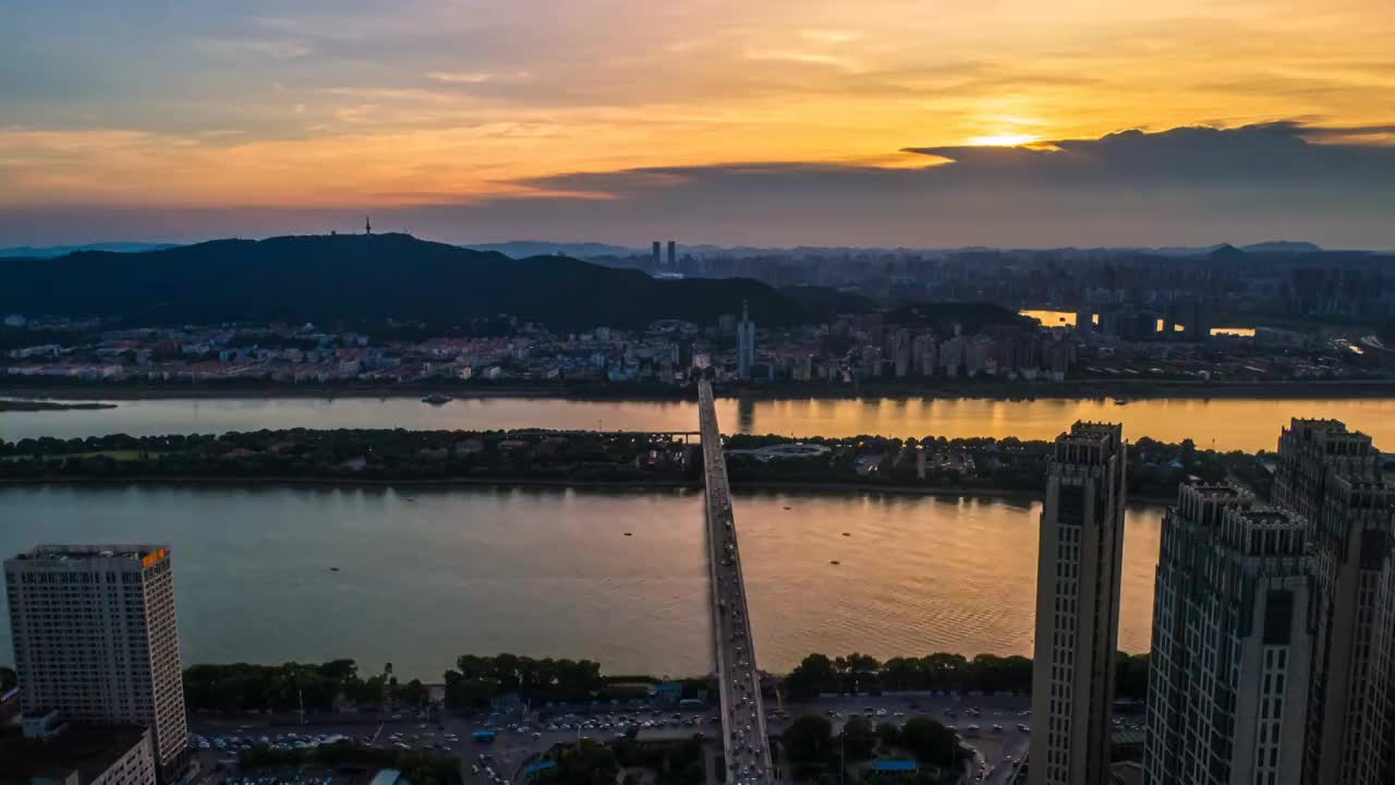 长沙市岳麓山与湘江一桥晚霞夕阳航拍延时摄影视频素材