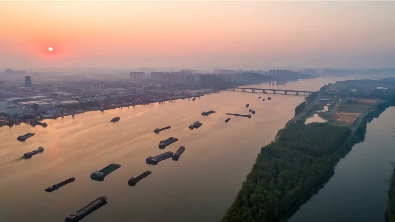 长沙市湘江月亮岛朝霞晨雾航拍延时摄影视频素材