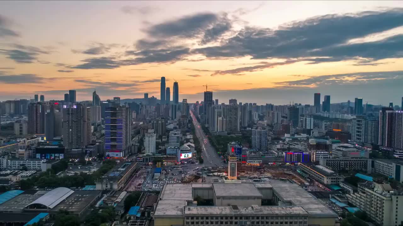 长沙市火车站与五一路晚霞夕阳航拍延时摄影视频素材