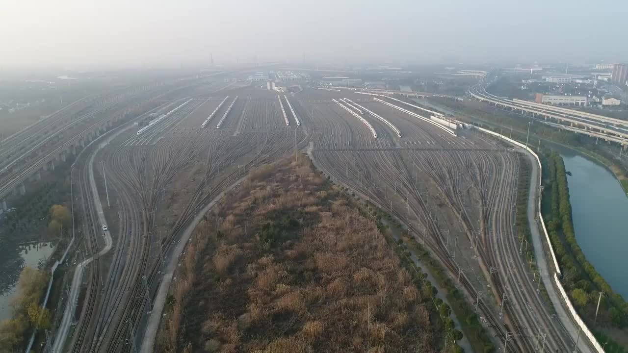 上海城市交通景观—停满火车的上海高速铁路动车车辆段视频素材