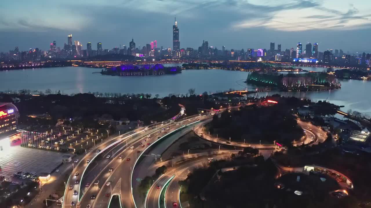 南京繁忙的城市主干道与繁华夜景视频素材