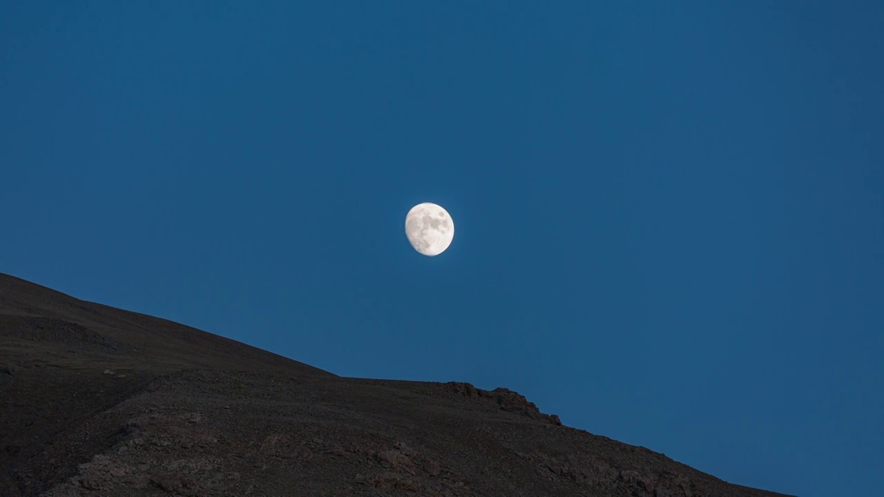 夜晚月亮从山上升起视频下载