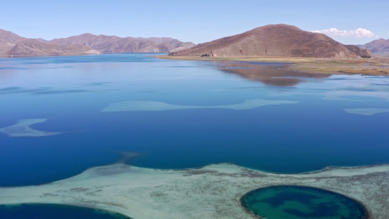 航拍中国西藏旅游景点羊卓雍错湖视频下载