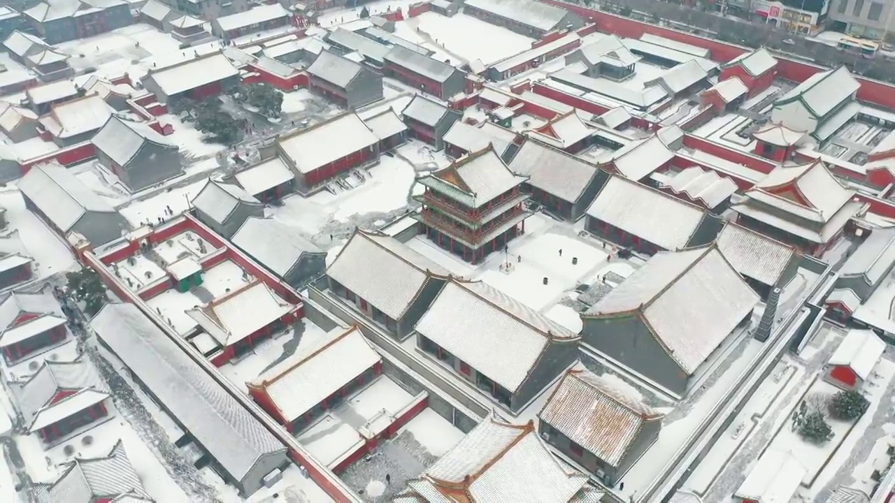 中国沈阳故宫古建筑雪景航拍视频素材