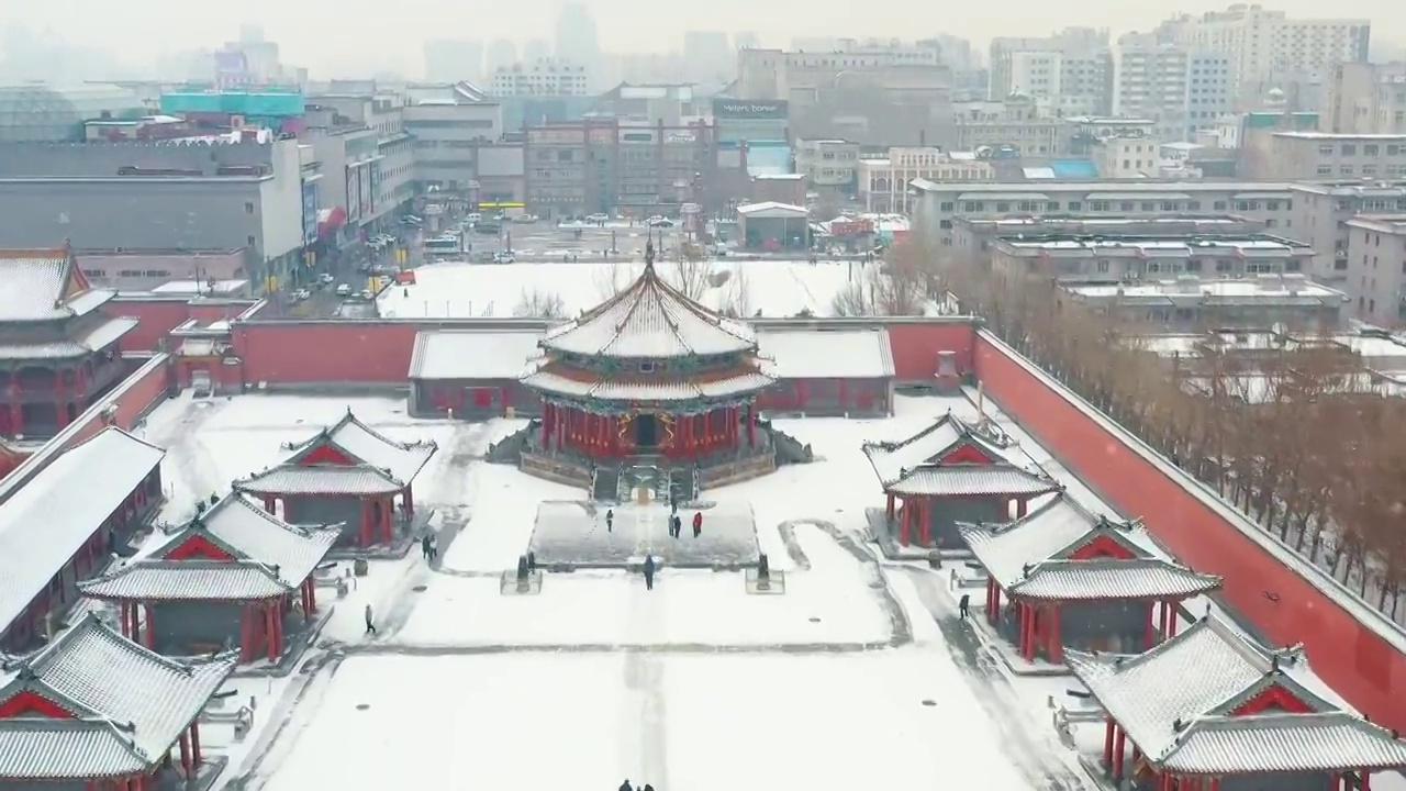 中国沈阳故宫古建筑雪景航拍视频素材