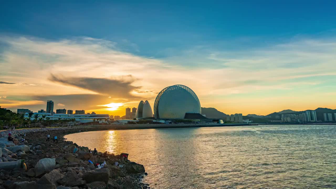 广东省珠海大剧院城市风光日转夜延时视频素材