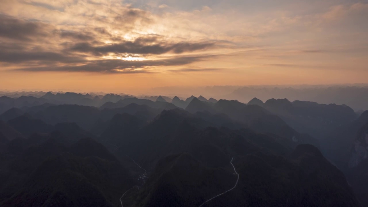 荔波捞村的峰丛和打狗河峡谷景观视频素材