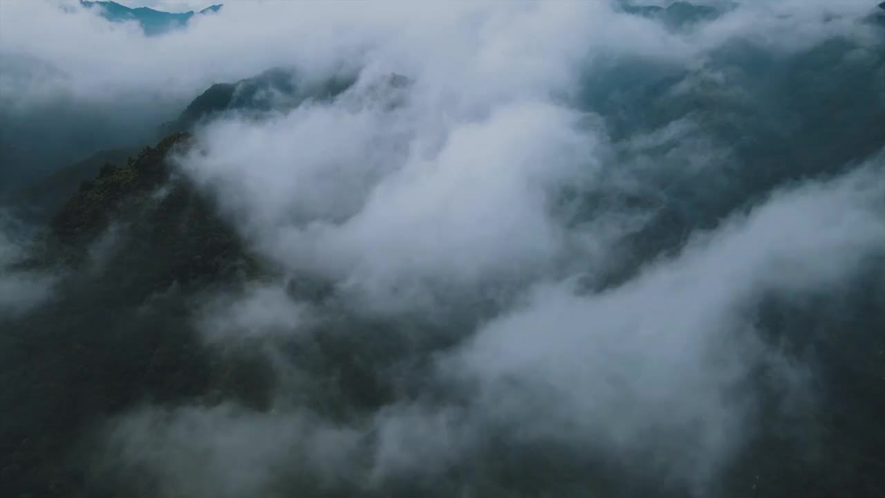 秦岭雨后雨雾航拍视频素材