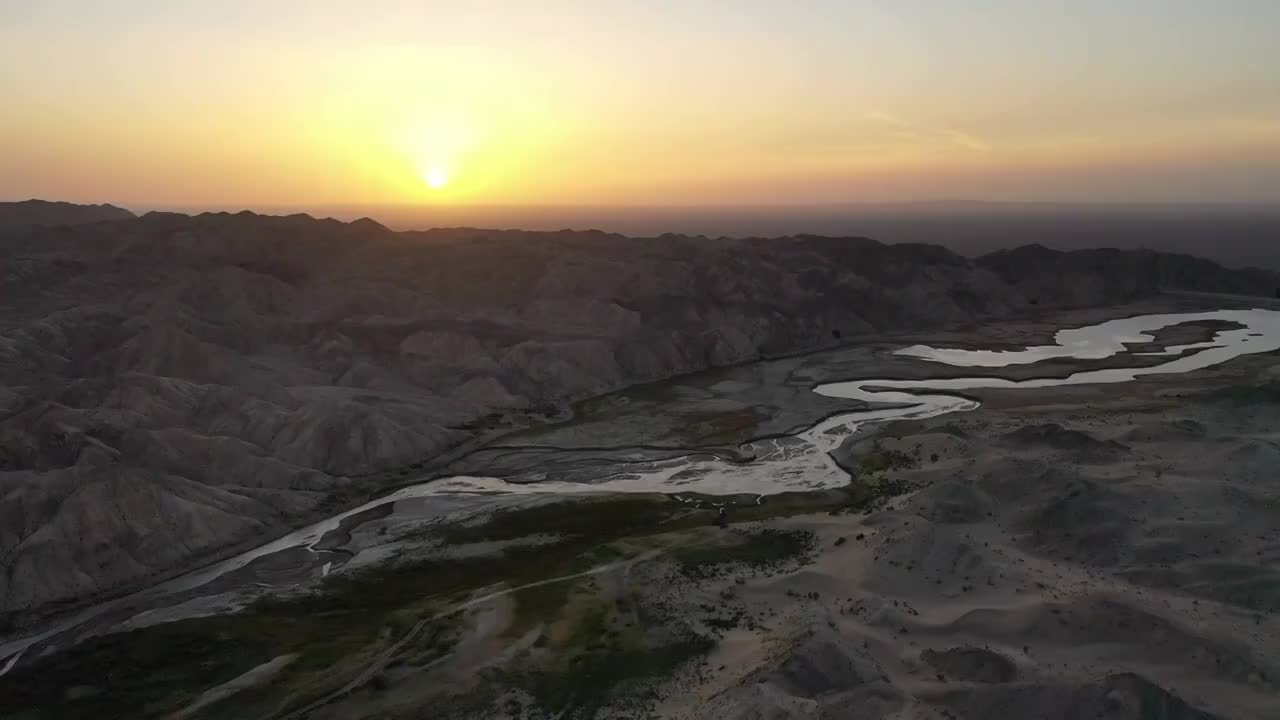 甘肃省酒泉市肃北县榆林河水库日落航拍视频素材