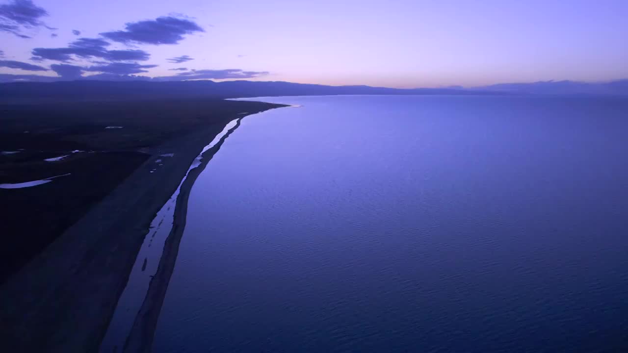 中国青海省青海湖夕阳晚霞航拍风光视频素材