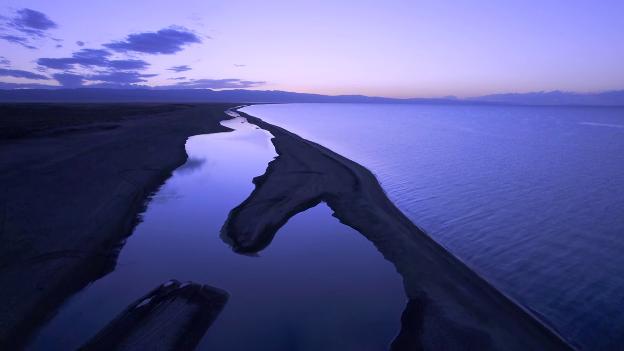 中国青海省青海湖夕阳晚霞航拍风光视频素材