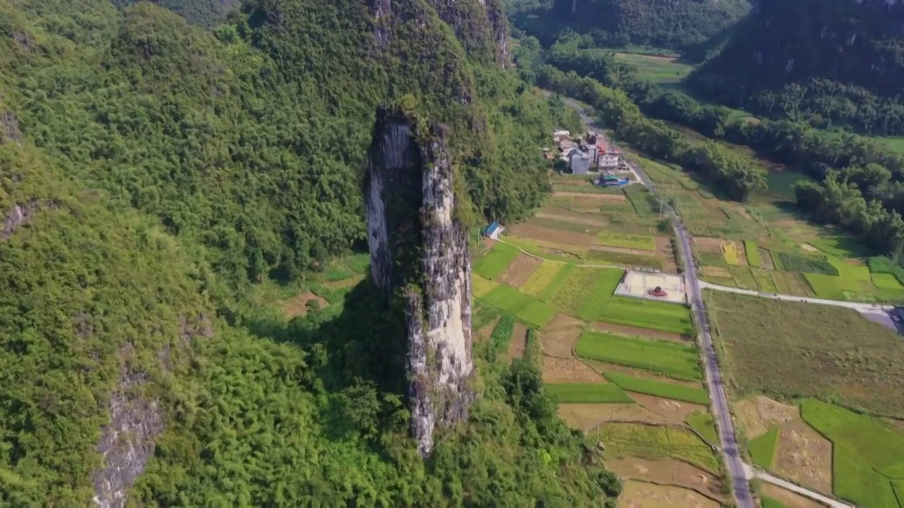 航拍广西河池罗城县五指峰奇特山峰视频素材