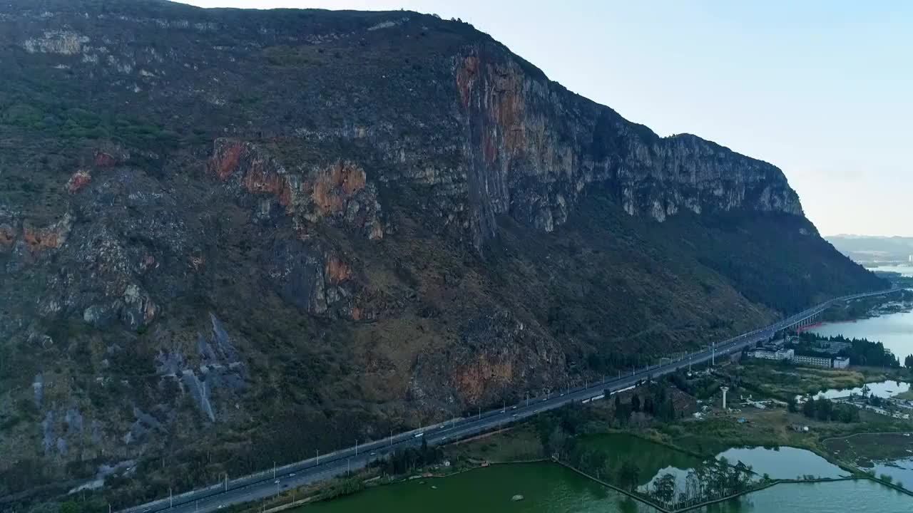 西山脚昆明高海路航拍视频素材