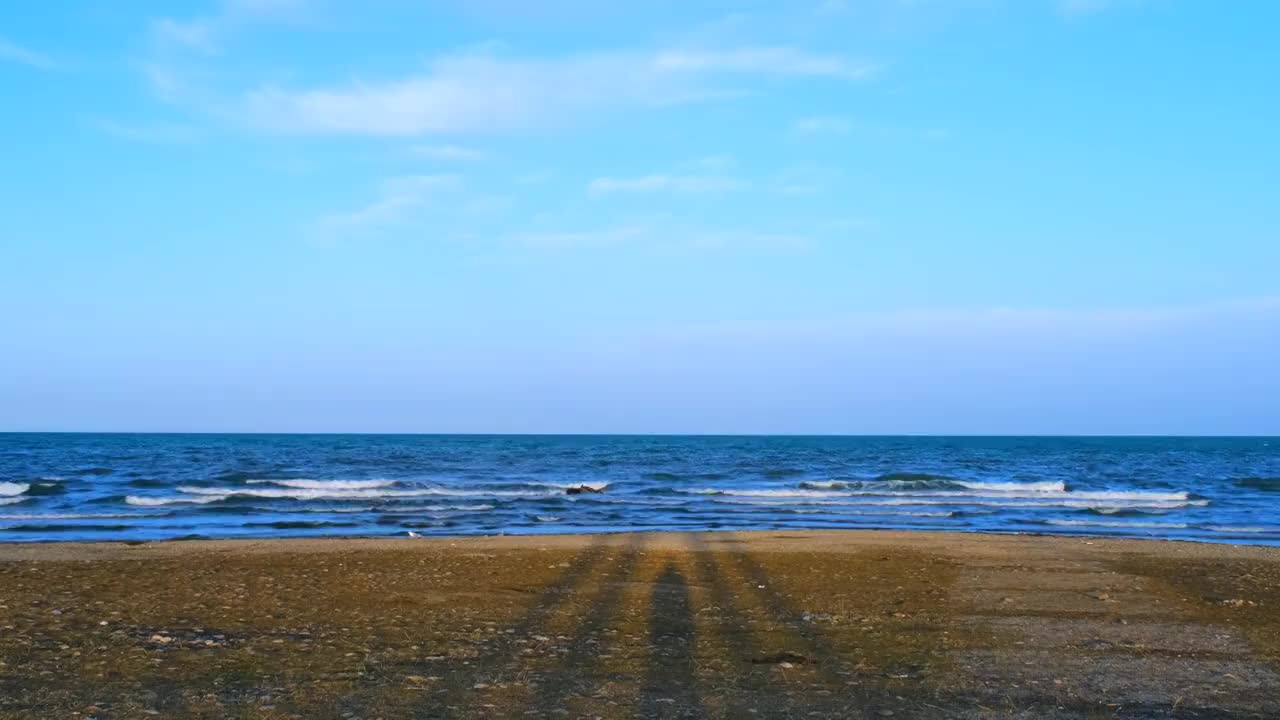 中国青海省青海湖景区湖泊风浪景观视频素材