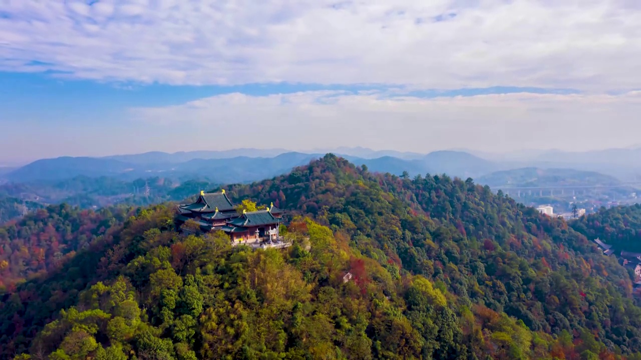 昭山古寺秋高气爽视频素材