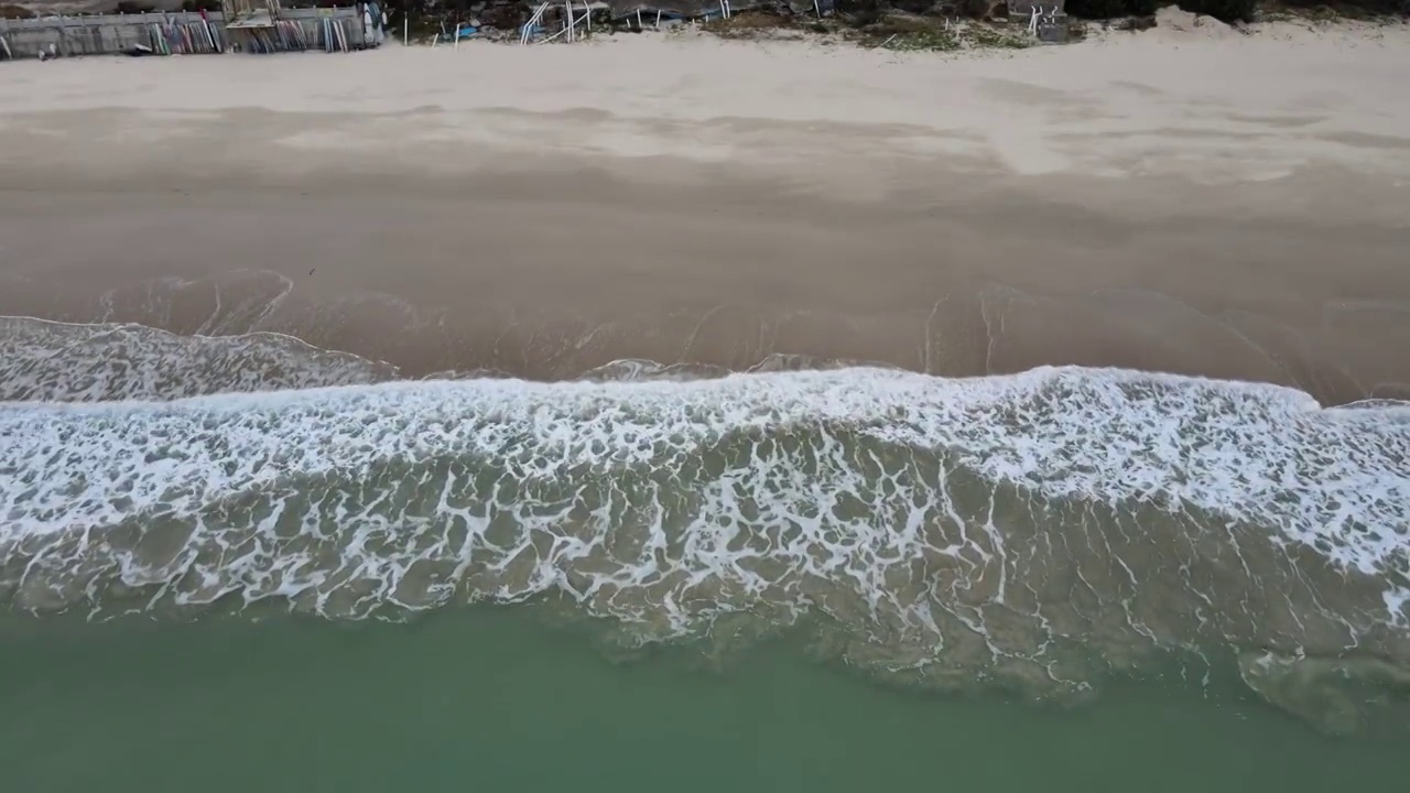 深圳东涌海边沙滩海浪航拍视频素材