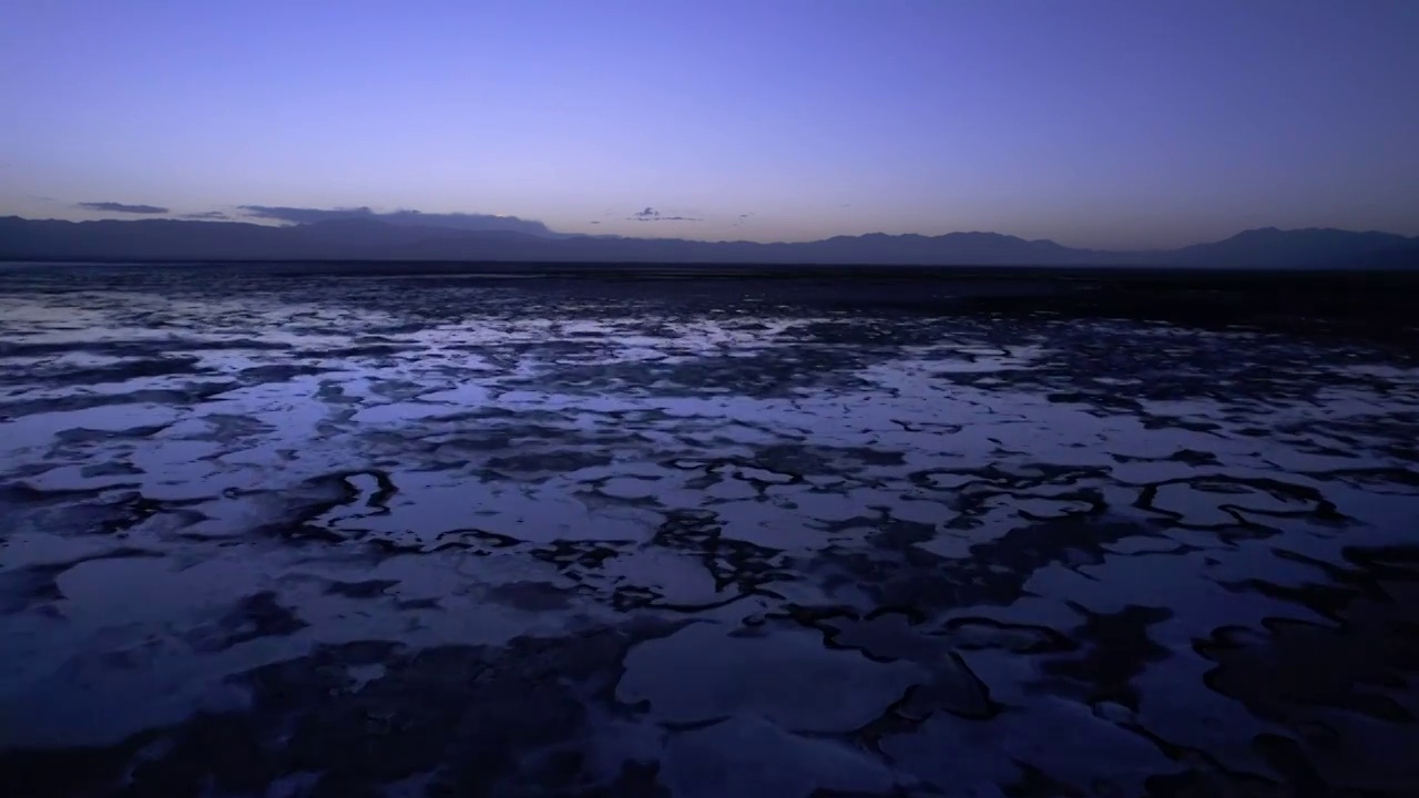 中国青海省茶卡盐湖景区夕阳晚霞风光视频素材