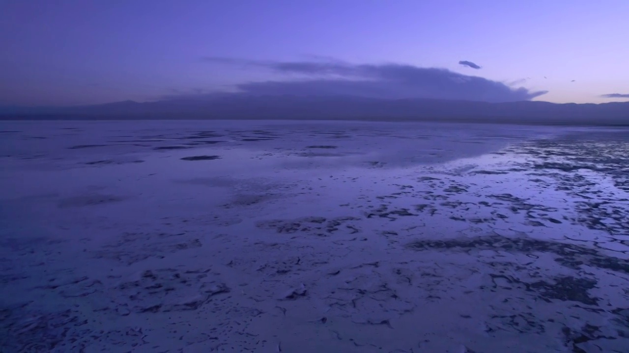 中国青海省茶卡盐湖景区夕阳晚霞风光视频素材