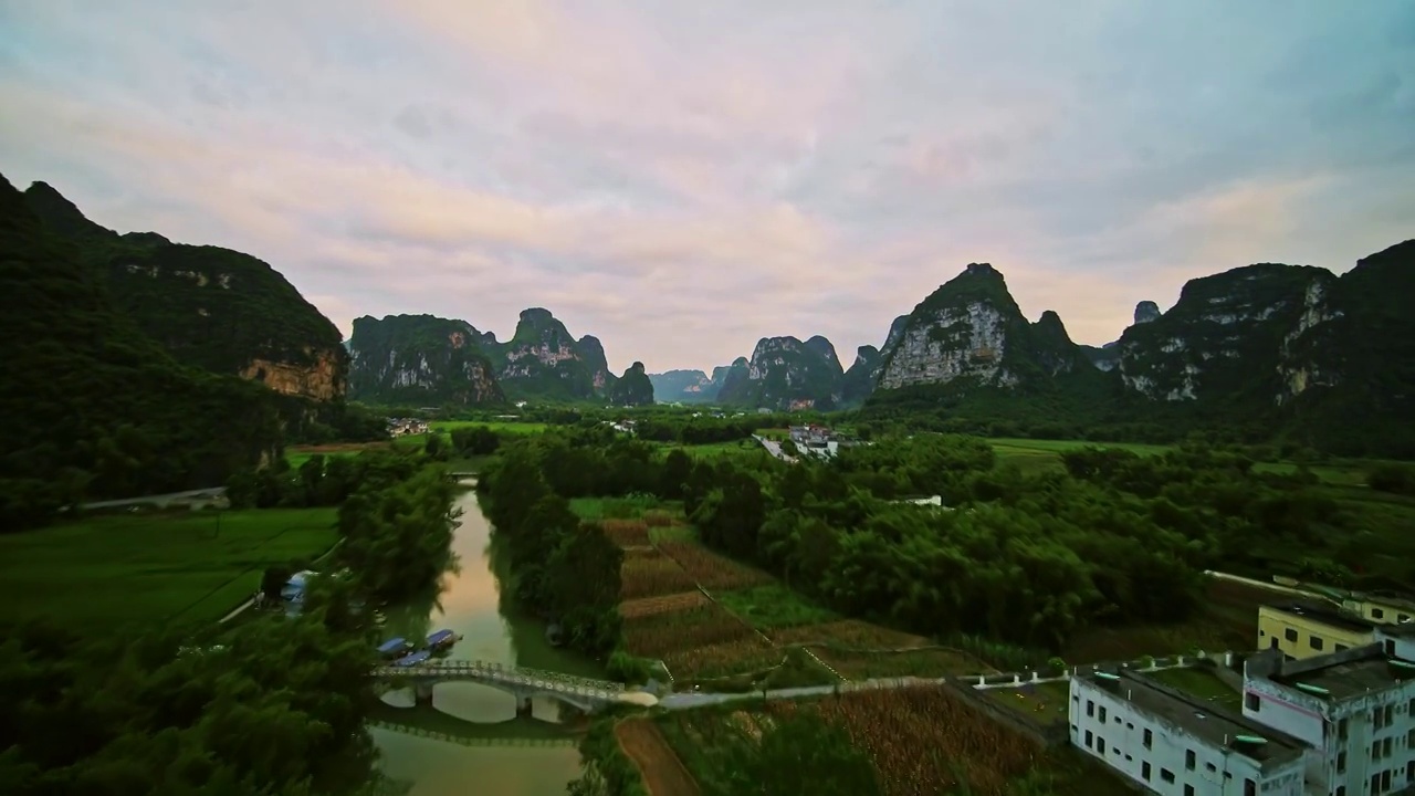 中国广西崇左喀斯特地貌夕阳视频素材