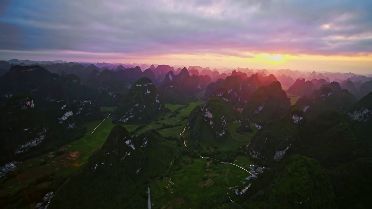 中国广西崇左喀斯特地貌夕阳视频素材