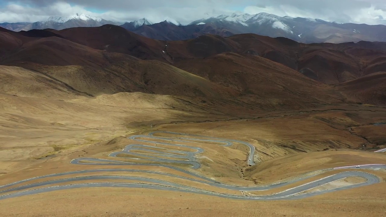 西藏珠峰加乌拉山口山路航拍视频素材