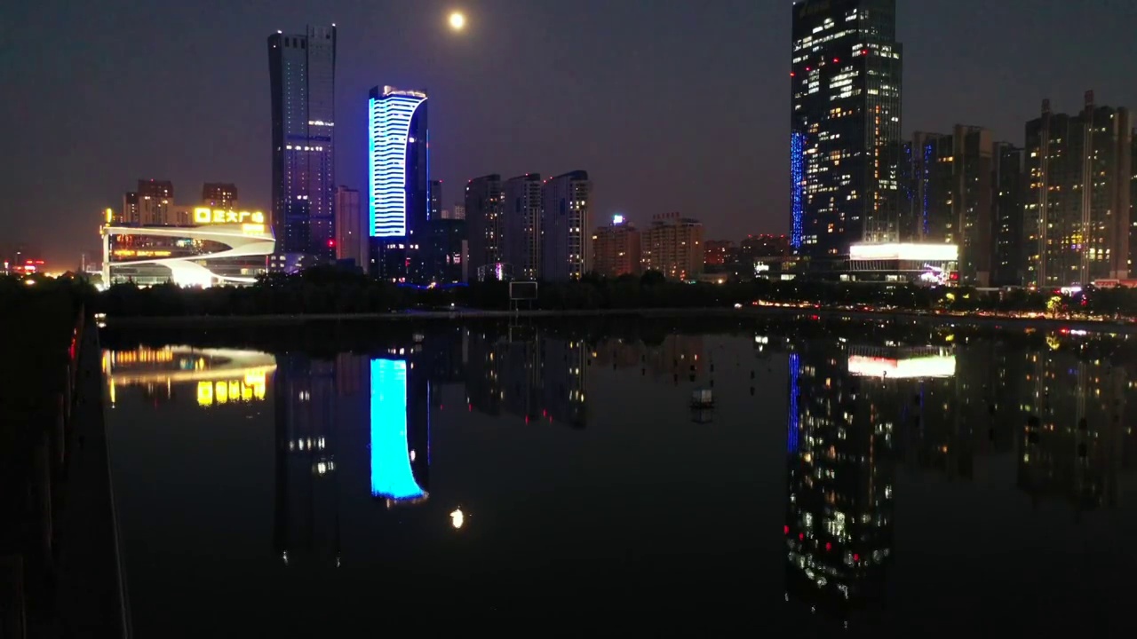 河南省洛阳市洛龙区开元湖夜景灯光视频素材