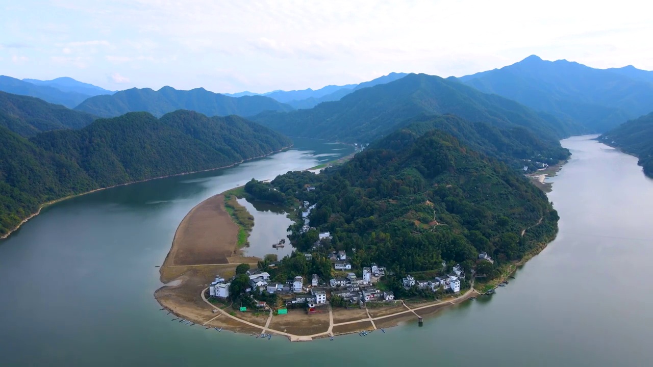 航拍惠州新安江青山绿水山水画视频素材