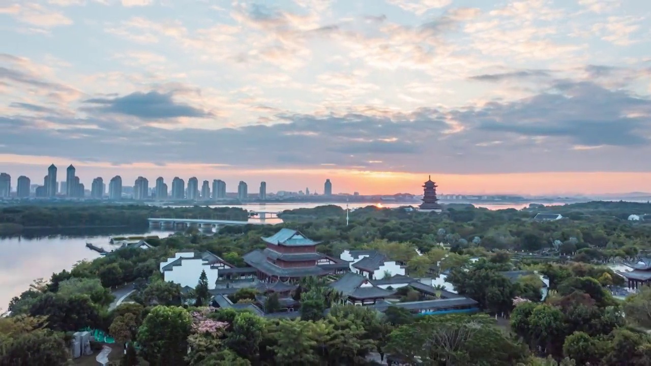 航拍清晨的厦门园博苑日出延时视频素材