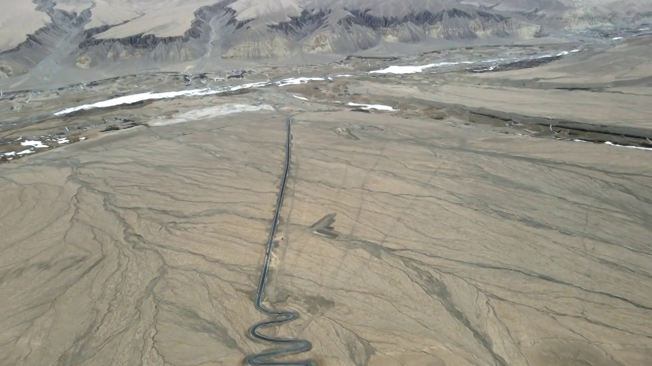 新疆喀什地区塔什库尔干自治县瓦恰乡盘空古道航拍视频素材