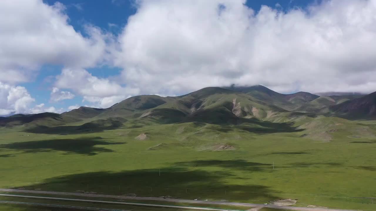 青海果洛：夏季高原草原风光视频素材