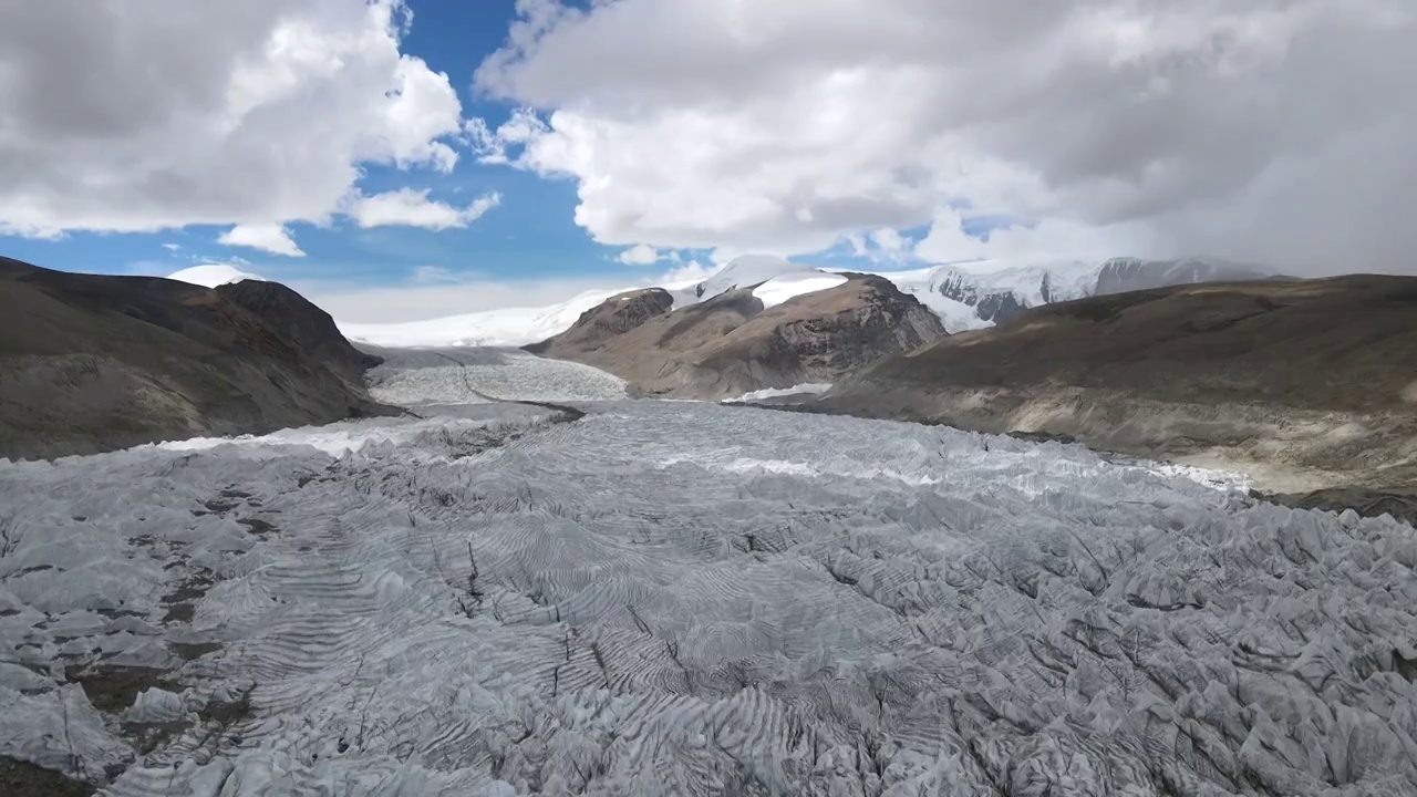 西藏山南地区浪卡子县40冰川航拍视频素材