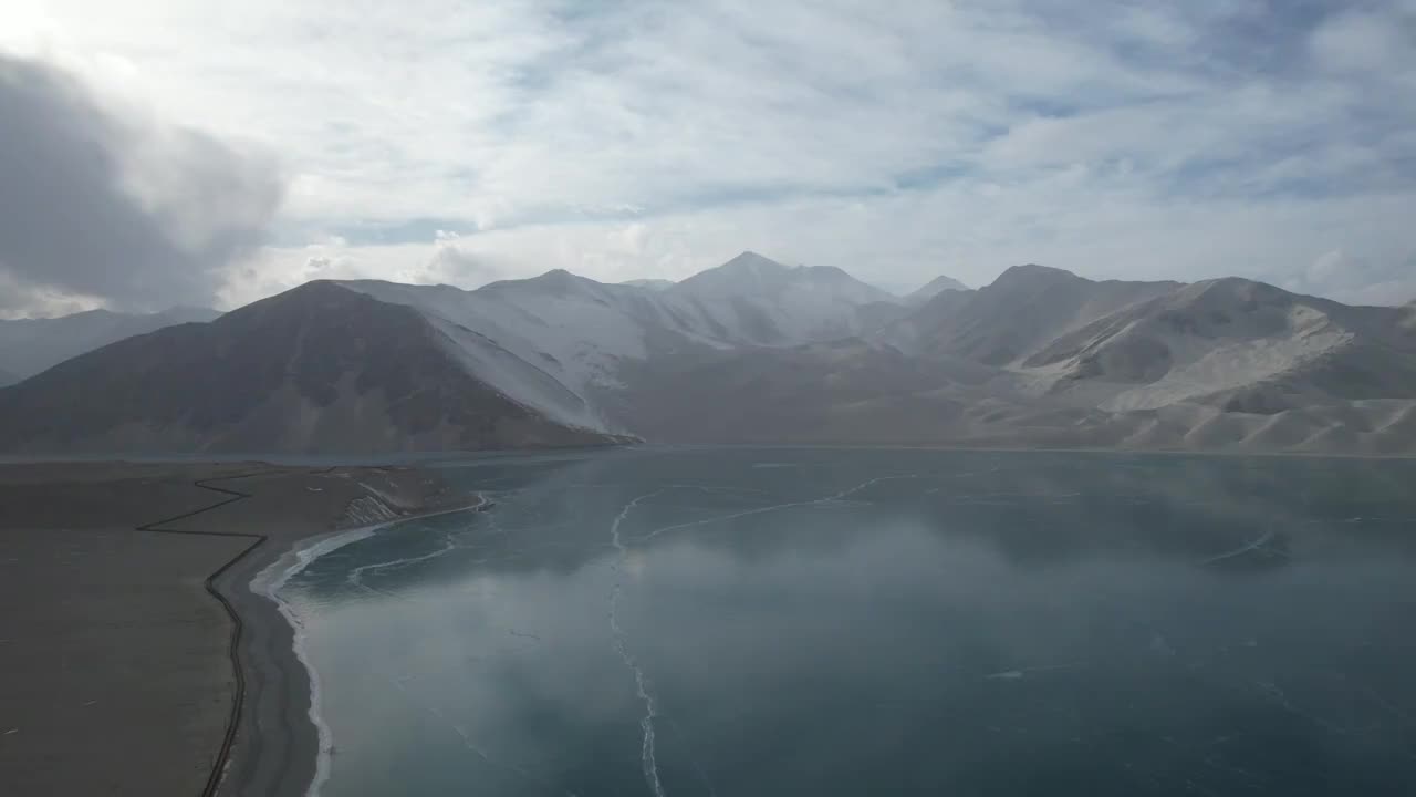 新疆克孜勒苏阿克陶白沙湖航拍视频素材