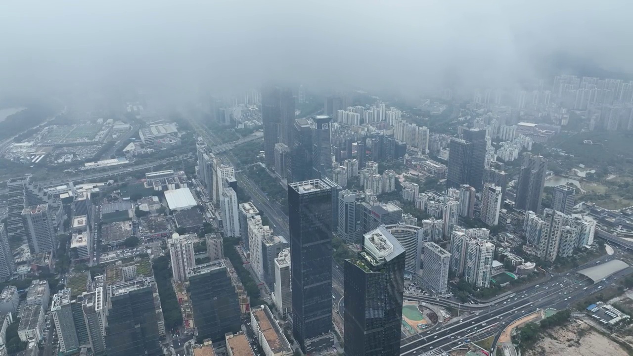 深圳雨中摩天高楼·视频素材