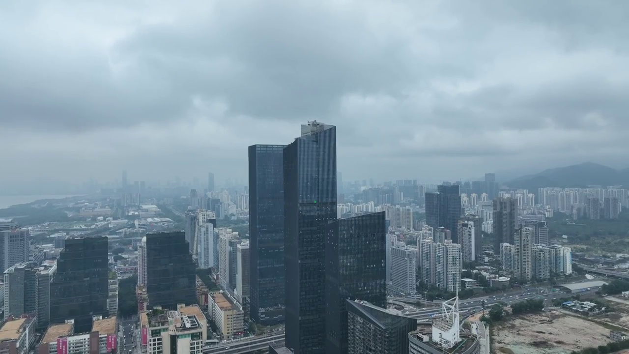 深圳雨中摩天高楼·视频素材