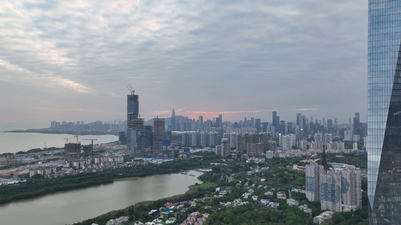 华侨城大厦特写与深圳湾汇云中心视频下载