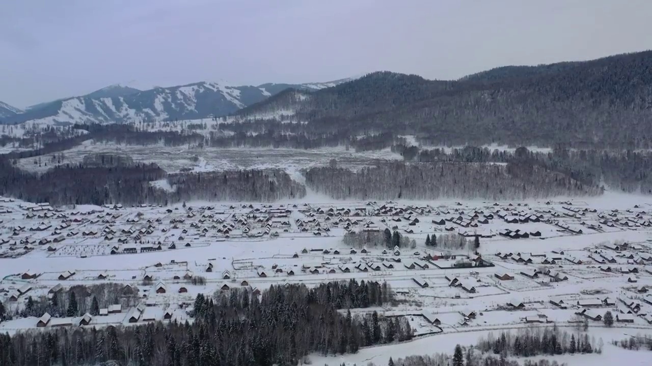 航拍禾木村雪景视频下载